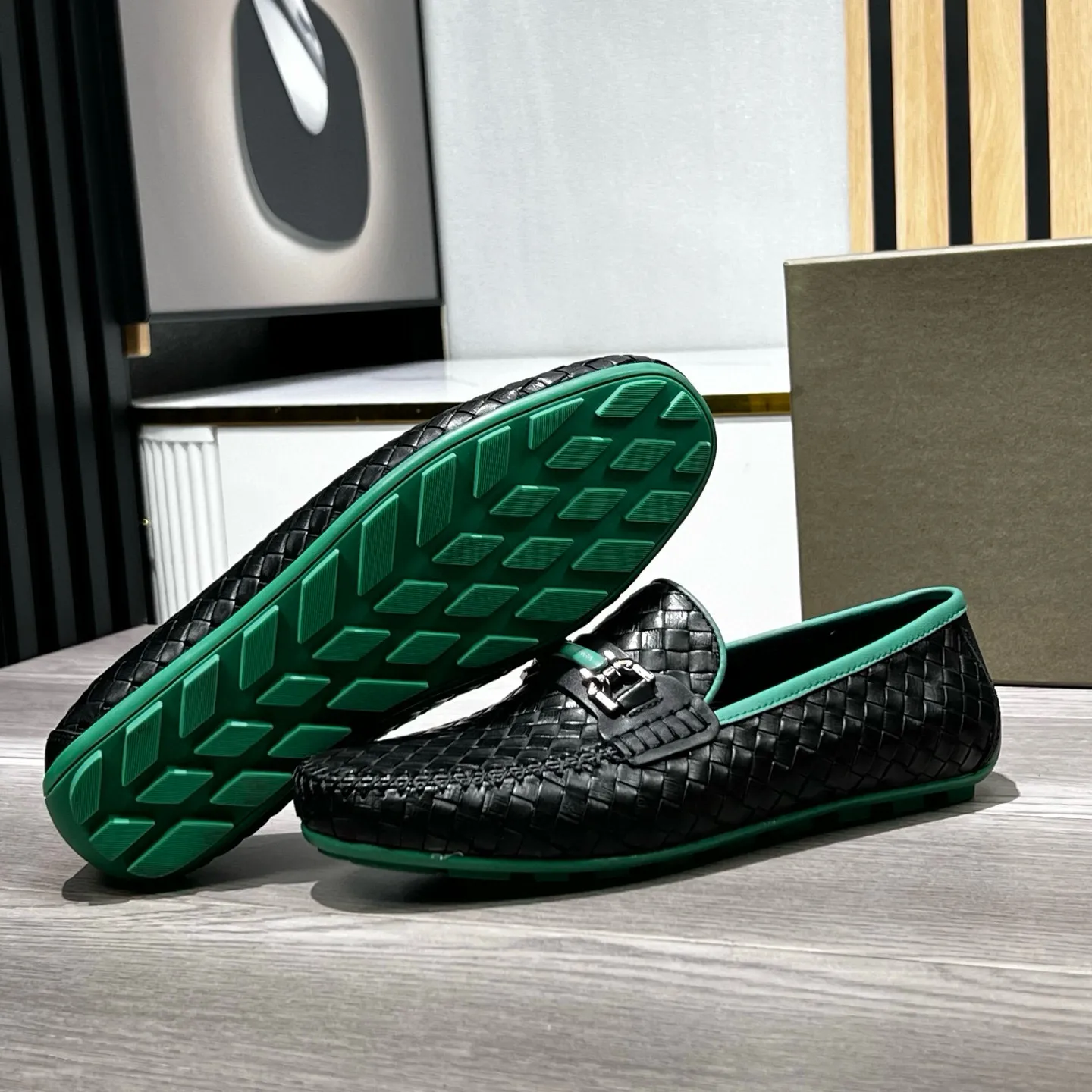 Ex-factory price 500 BV〰️Purely handmade classic men's beanie shoes👉👉driving shoes, slip-on shoes, made of imported cowhide woven from Italy, 💕water-dyed cowhide lining, 🔊original outsole, waterproof platform design, comfortable on the feet. A good choice for traveling and driving, two colors available, code number: 38-44, (45 can be customized)